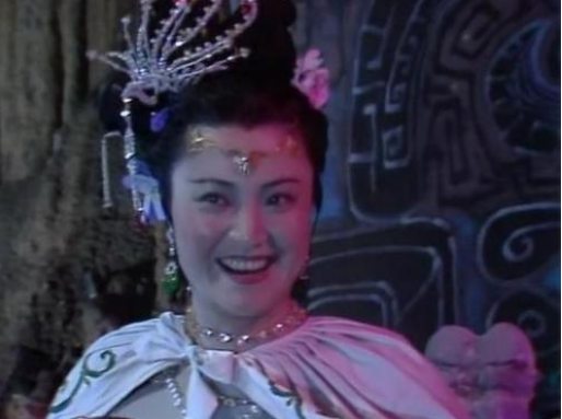 当年杨洁导演找到杨春霞,想要让她扮演白骨精这一个角色的时候,其实