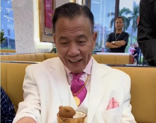 香港演员万梓良接商演,行为举止好猥琐,这已经不是一次两次了