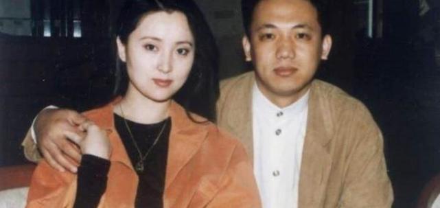 这个时候同陈晓旭一起打拼的郝彤,已经成为陈晓旭的老公了,郝彤建议