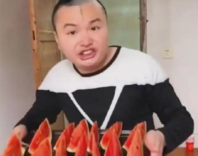 网红牛爱芳小春花翻车桃子姐得央视称赞同风格不同命运