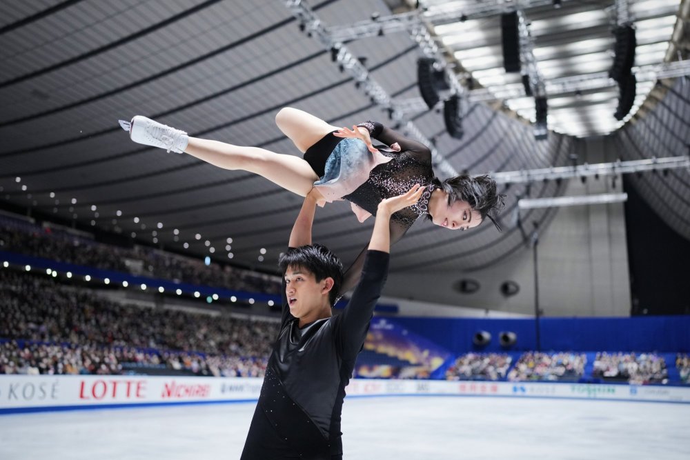 日本花滑双人黑马组合进步神速分数已接近中国彭程金杨