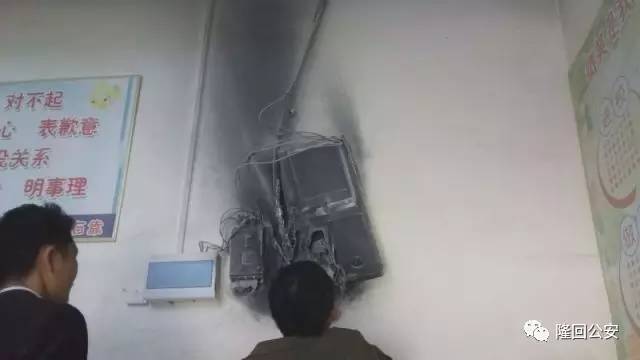 邵阳一学校电闸短路起火 不时发出鞭炮爆炸啪
