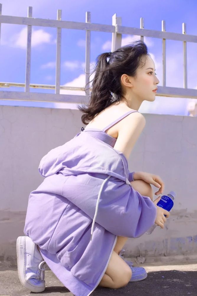美女冰肌雪肤水灵秀气骨感街拍