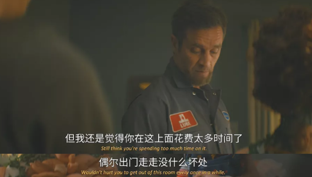 走投无路下,雷念起咒语,杀人犯查尔斯·李·雷在警探迈克的追捕中身负