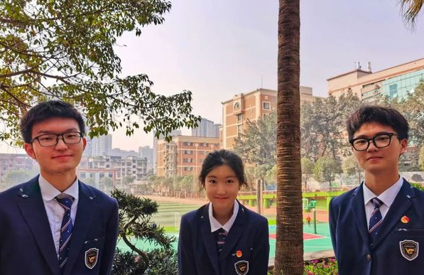 可以用"后生可畏"来形容这位天赋极高的学生,是目前巴蜀中学进入保送