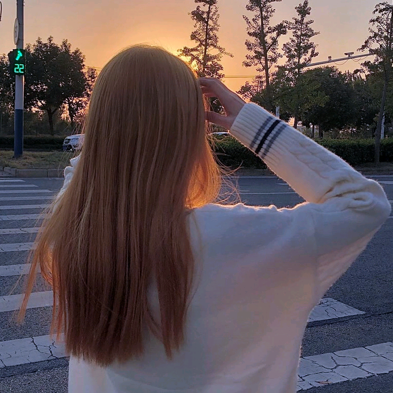 不露脸女头背影
