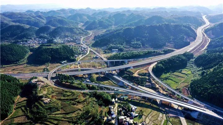贵州省江口至玉屏(大龙)高速公路项目预计年底建成通车,投资110亿元