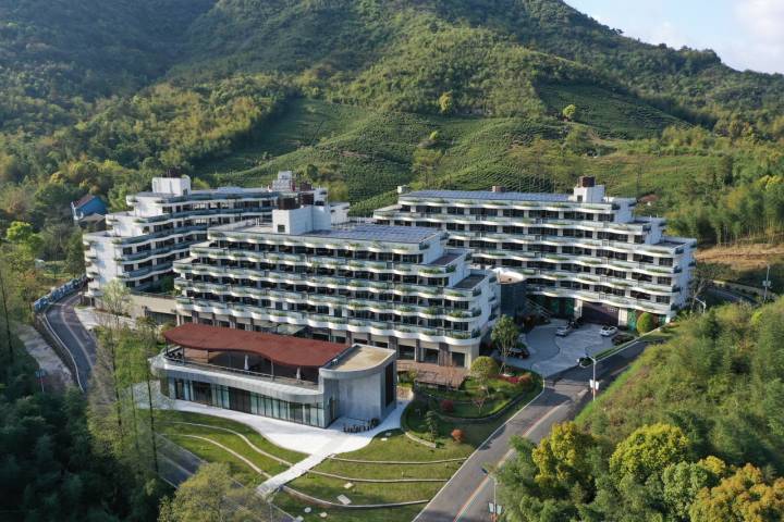 共同富裕浙商在行动山屿海熊雄我们在安吉建了座幸福城成了康养产业的