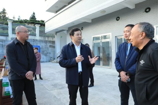 县政协主席陈信文参加调研.