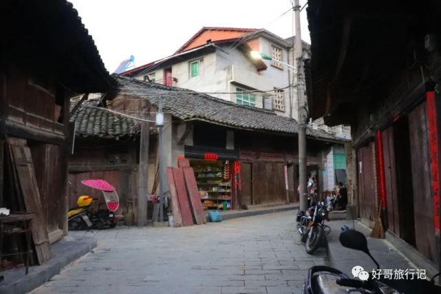 摄影:宁强阳平关,镇上有一条老街,青砖灰瓦老建筑