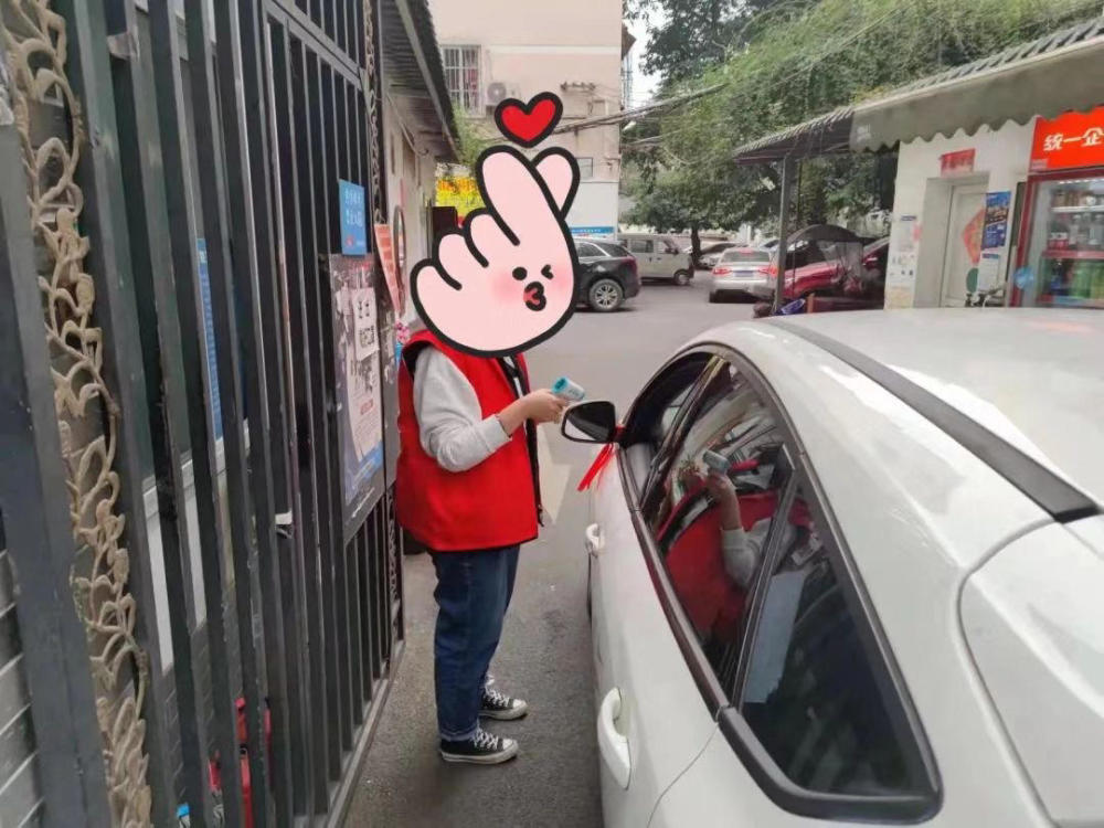 她曾在北川当志愿者 小区门口志愿做"疫情防控守门人"