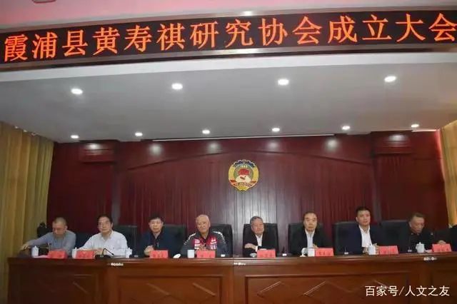 会议务实高效,整个会议分8个议程进行,首先由黄寿祺研究会常务副会长