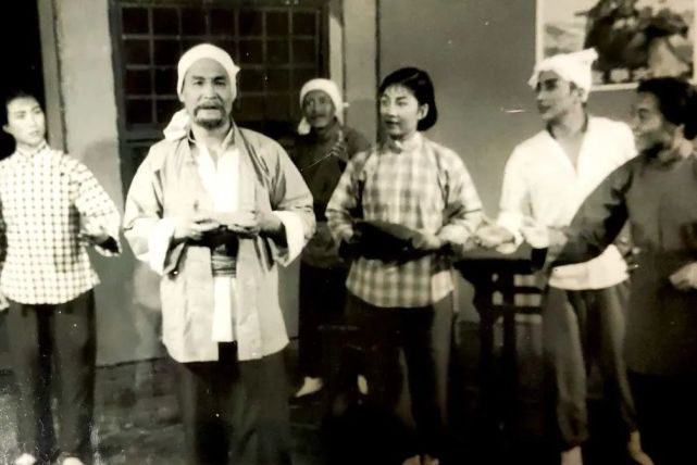 嫂王文杰——小   成王毓贤——张菊莲李小六——董   母南来雁