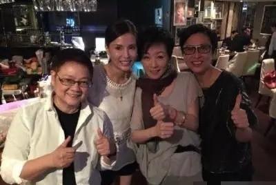 那个被刘銮雄抛弃得厌食症谈同性恋的袁洁莹后来过得怎样了