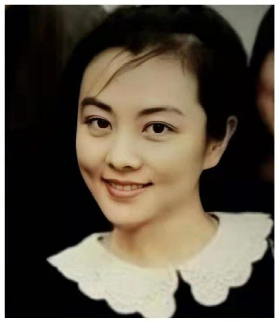 一眼相中赵雪华后,丁勇岱就展开了持续一年的强烈攻势.