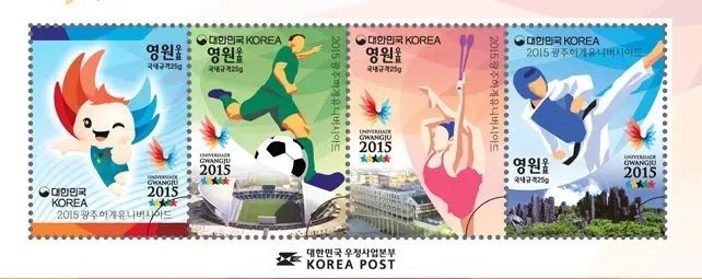 集邮爱好者们成都大运会纪念邮票将于明年6月26日全国发行