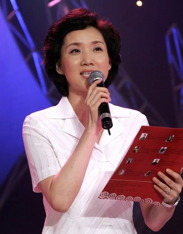 "央视主播"李修平:42岁再婚也幸福,58岁没孩子