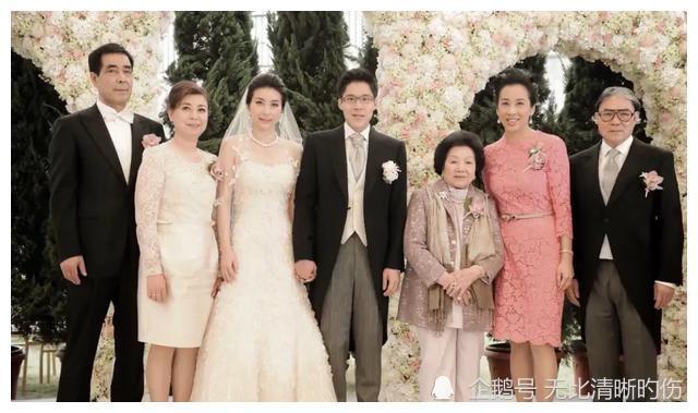 炫妻狂魔霍启刚,晒合照庆祝结婚九周年,郭晶晶究竟凭