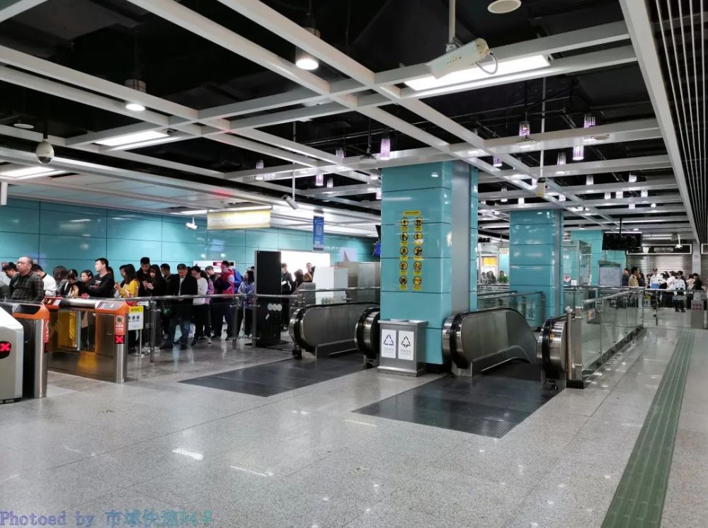 线:曾经队伍排到3个路口以外的鹤沙航城站路过然而上到梅花园站站厅层