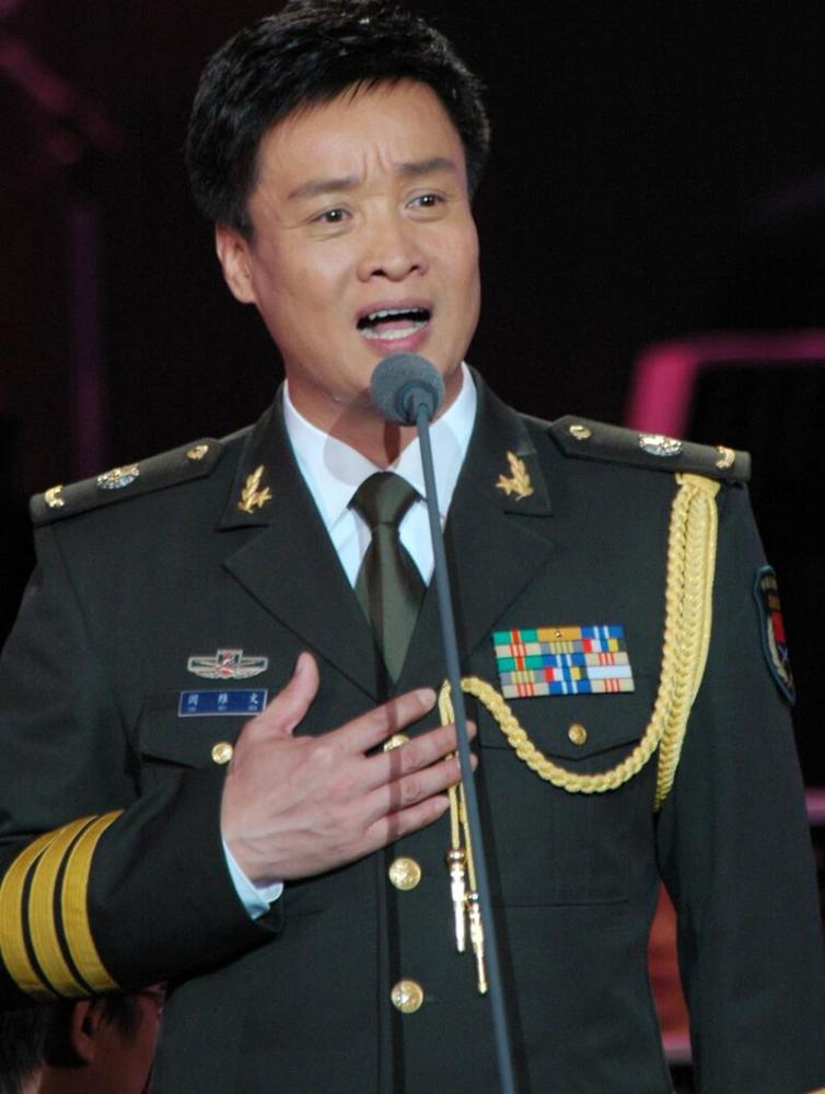 坊间传闻,耿为华自知争不过张俊以的时候,就把《母亲》乐谱和资料亲