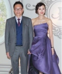 要钱没钱,要貌没貌的5位明星,娶的老婆却一个比一个漂亮