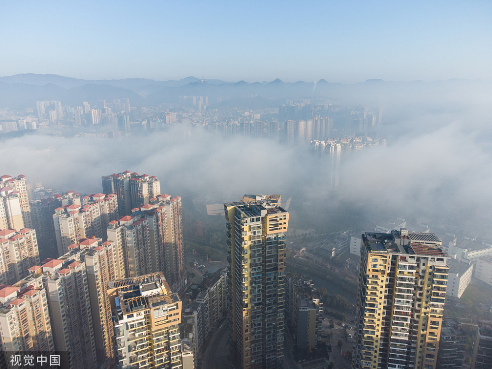 贵州毕节城区现云海景观