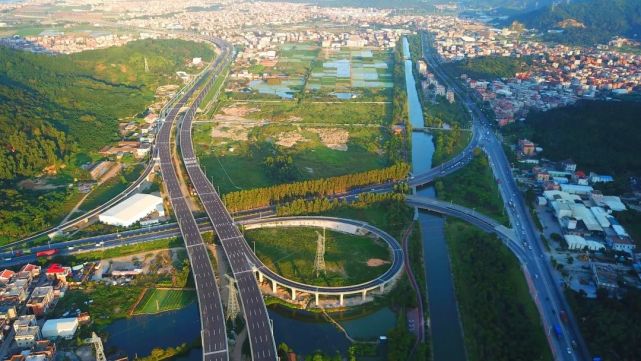 厦漳同城大道,省道208线,西溪大桥交汇于榜山镇