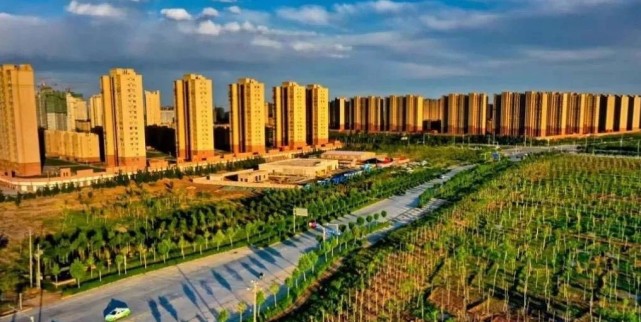 目前,正在疏附县广州新城建设南疆区域医疗服务中心,在喀什市东城喀什