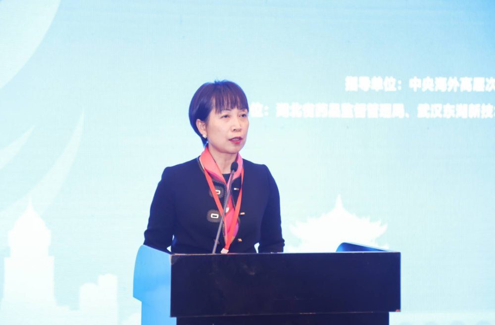 宜昌市人民政府党组成员,副市长张金安女士致辞省药监局党组书记,局长