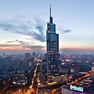 南京地标性建筑,高度近五百米,外形酷似迪拜塔,耗资近40亿