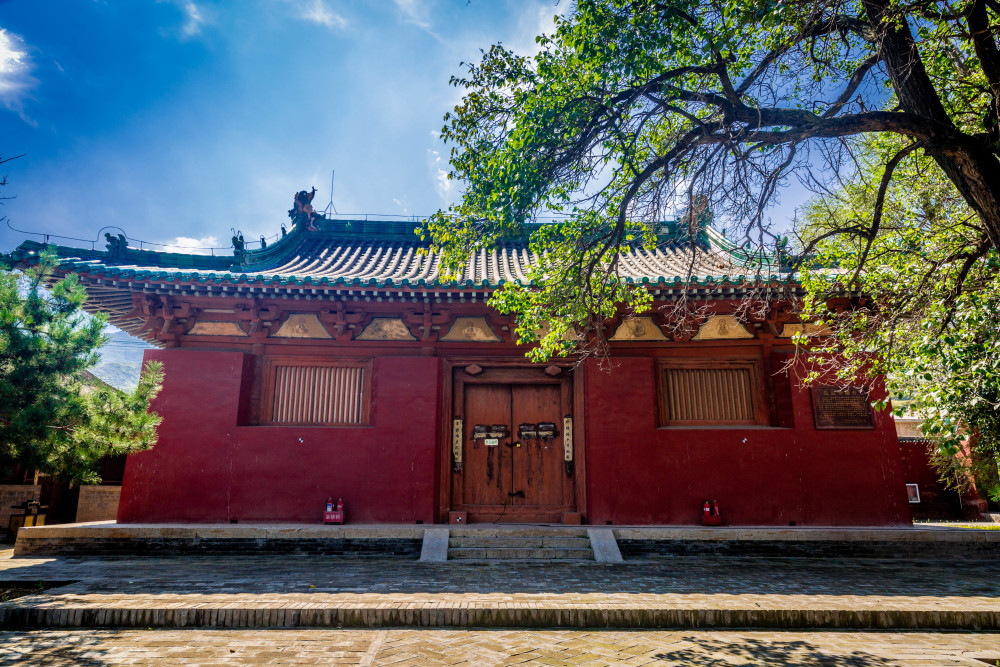 繁峙岩山寺文殊殿金代木构遗珍与壁画艺术之精华