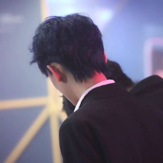 头像|男生背影落寞