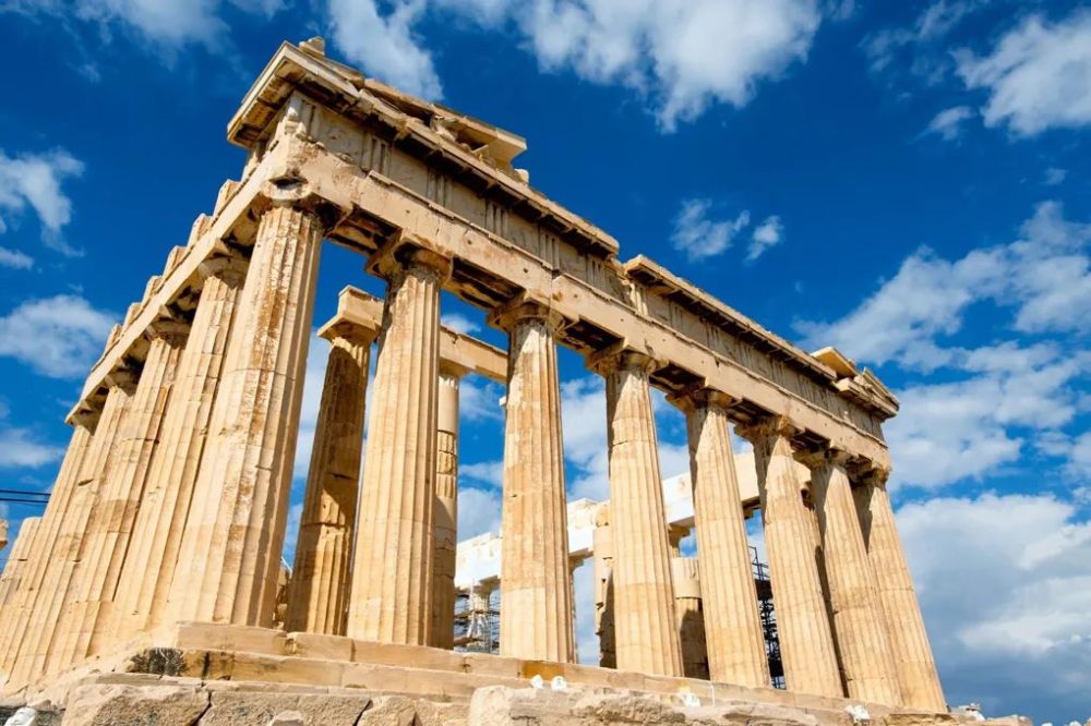 今天给大家介绍古希腊建筑的三种柱子的样式.