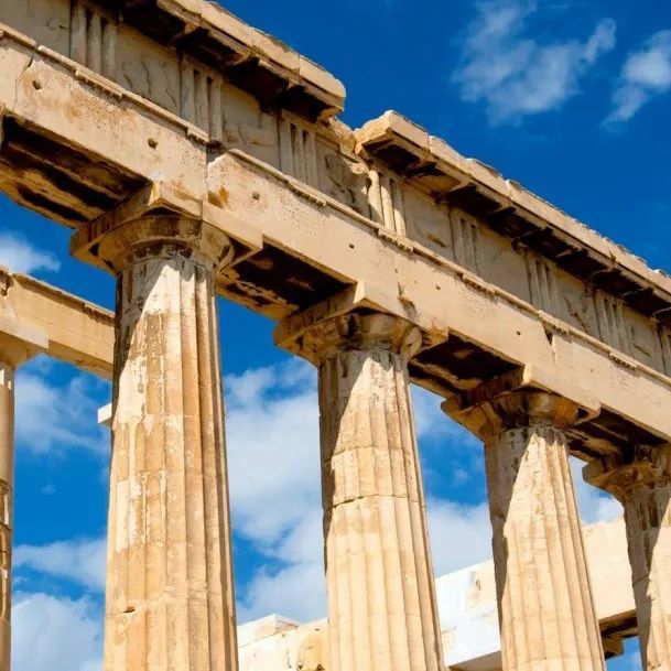 多立克柱式是三种柱式中出现最早的一种,约公元前7世纪就出现了.