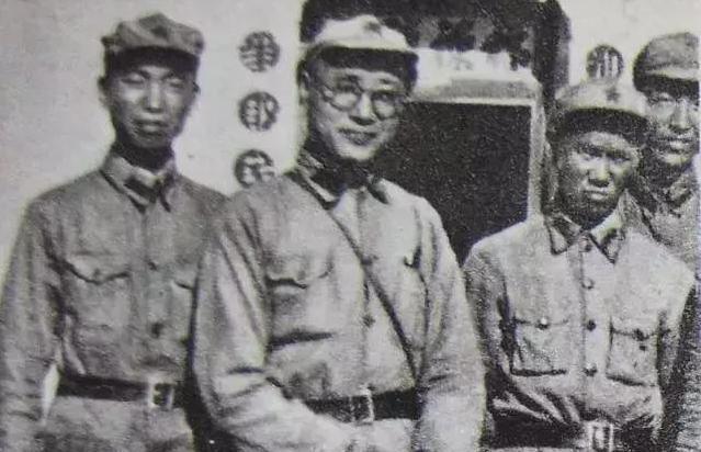 他是开国少将之一,在多个军区担任过副司令员,后任铁道兵司令员