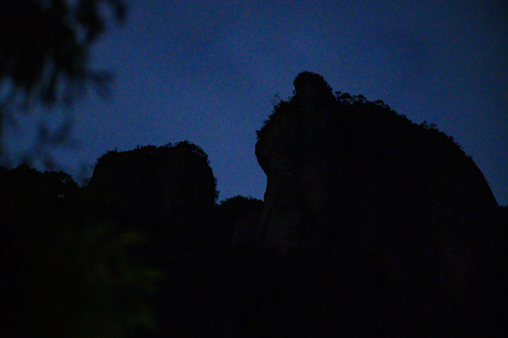 夜游雁荡山灵峰景区瞎灯黑火玩得津津有味游客绝