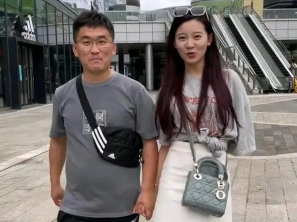 不过在小羽毛怀孕的过程当中,姜涛还是应该大方一些,而不应该像以前一