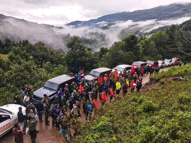 中国地质调查局4人在云南哀牢山失联 镇沅县组织1000余人次进行搜救