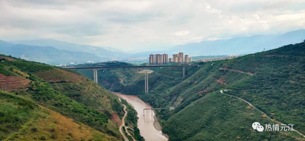 中老铁路沿线风景,这里的最气派!