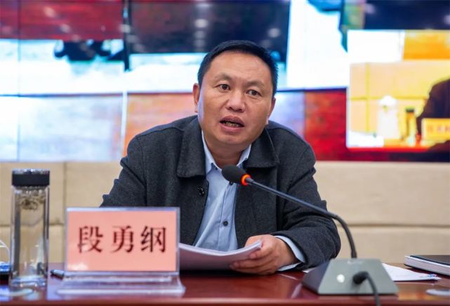 县委副书记,代理县长段勇纲,县委常委,常务副县长赫勇,县委常委杨龙