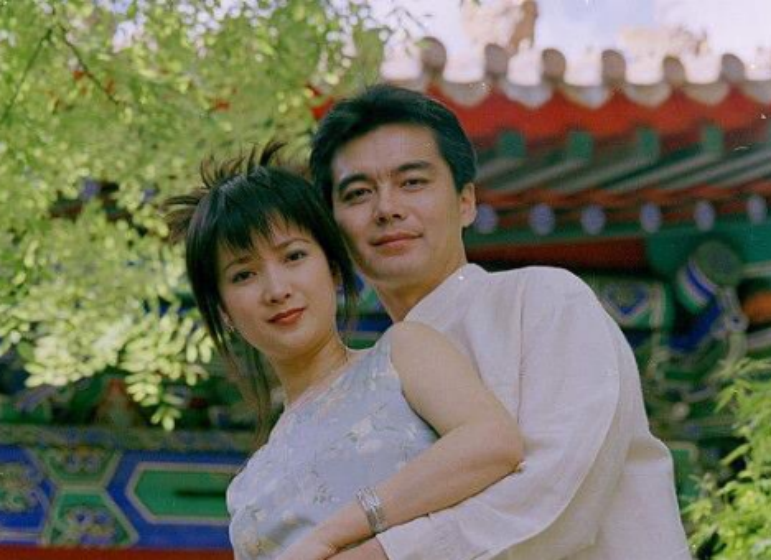 演员许亚军:四段婚姻两个孩子,和何晴离婚后还是好朋友