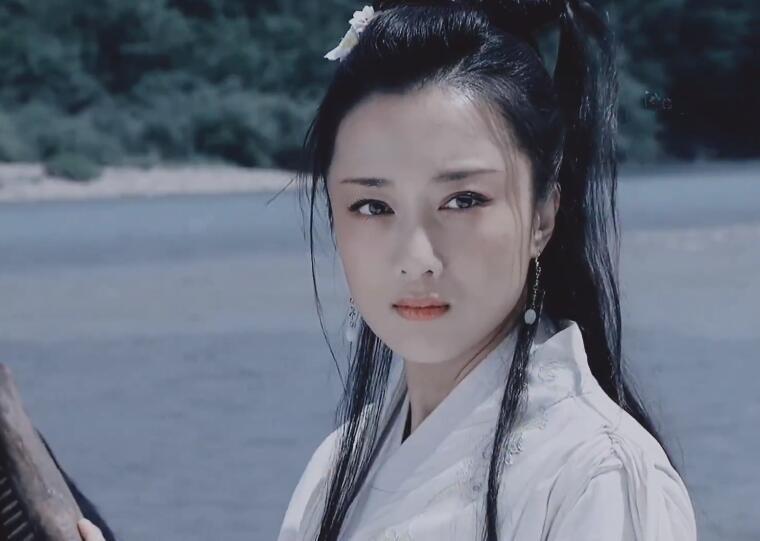 在所有演过虞姬的女演员中,李依晓不是最漂亮的,但是最有魅力的.