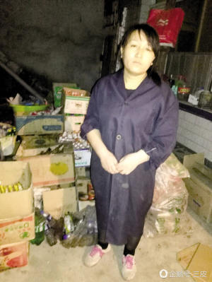 货车起火 夫妻放弃逃生把车开离加油站 (组图)