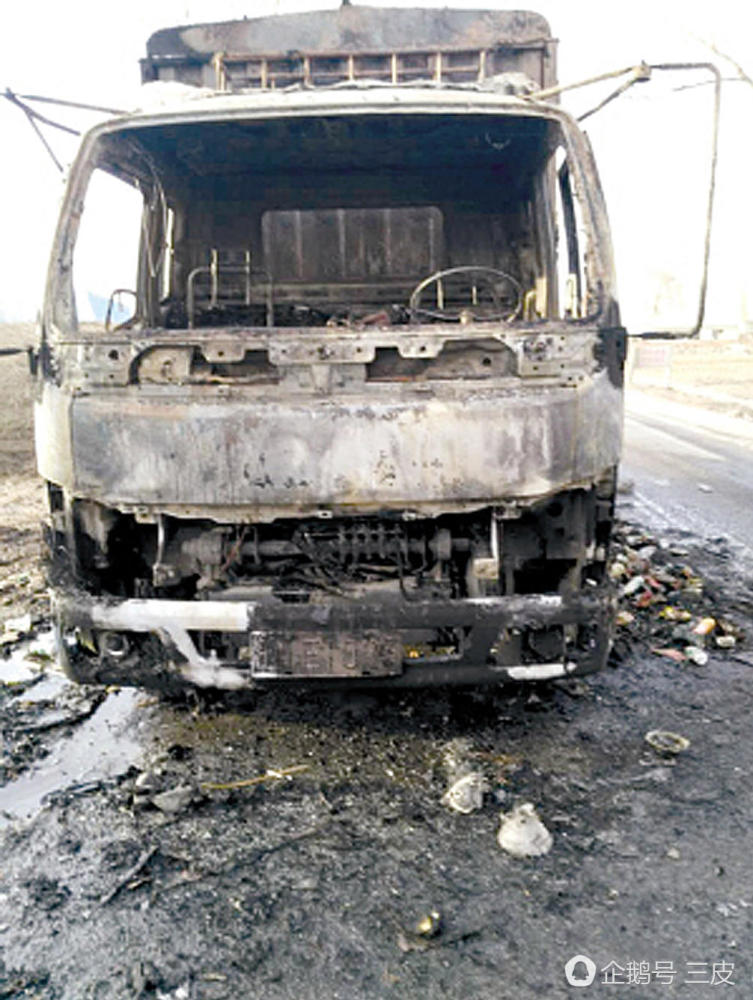 货车起火 夫妻放弃逃生把车开离加油站 (组图)