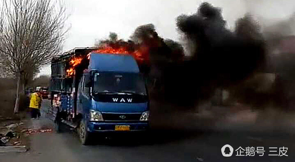 货车起火 夫妻放弃逃生把车开离加油站 (组图)