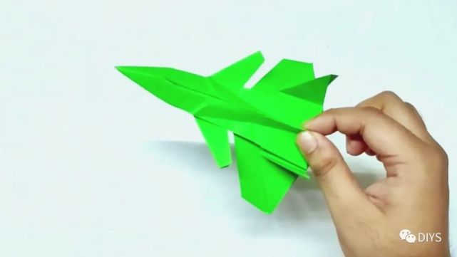 "歼-20战斗机"你一定没见过纸飞机还能这样折!
