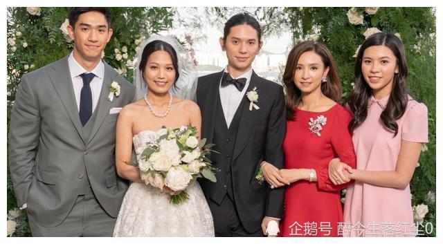 霍英东孙女婚礼上与吴婉芳同框,表情僵硬不及54岁婆婆抢镜