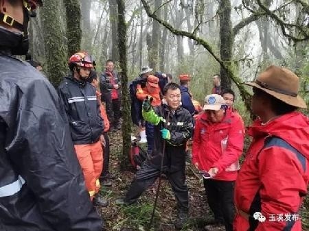 中国地质调查局4人在哀牢山失联玉溪两支搜救队入山配合搜救