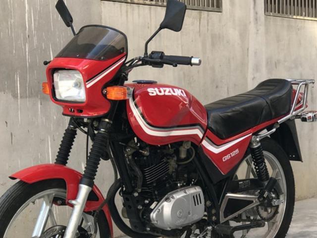 但在90年代的摩托车主要是以小排量为主,像本田90cc,70cc的排量助力