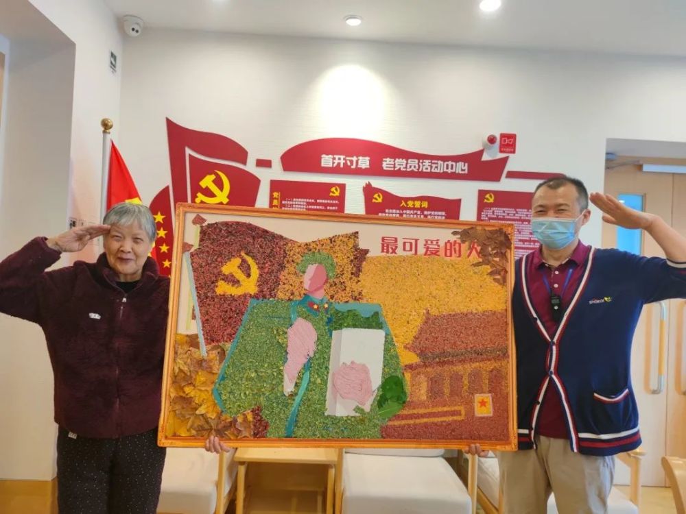 11月17日, 在首开寸草养老院 西钓鱼台院二楼, 8副精美的树叶贴画 一